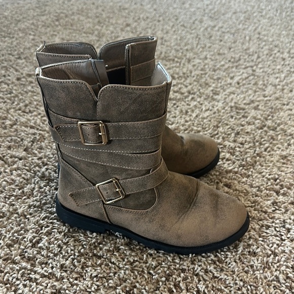 NWOT Kids Tan Boots size 4 - Picture 4 of 6